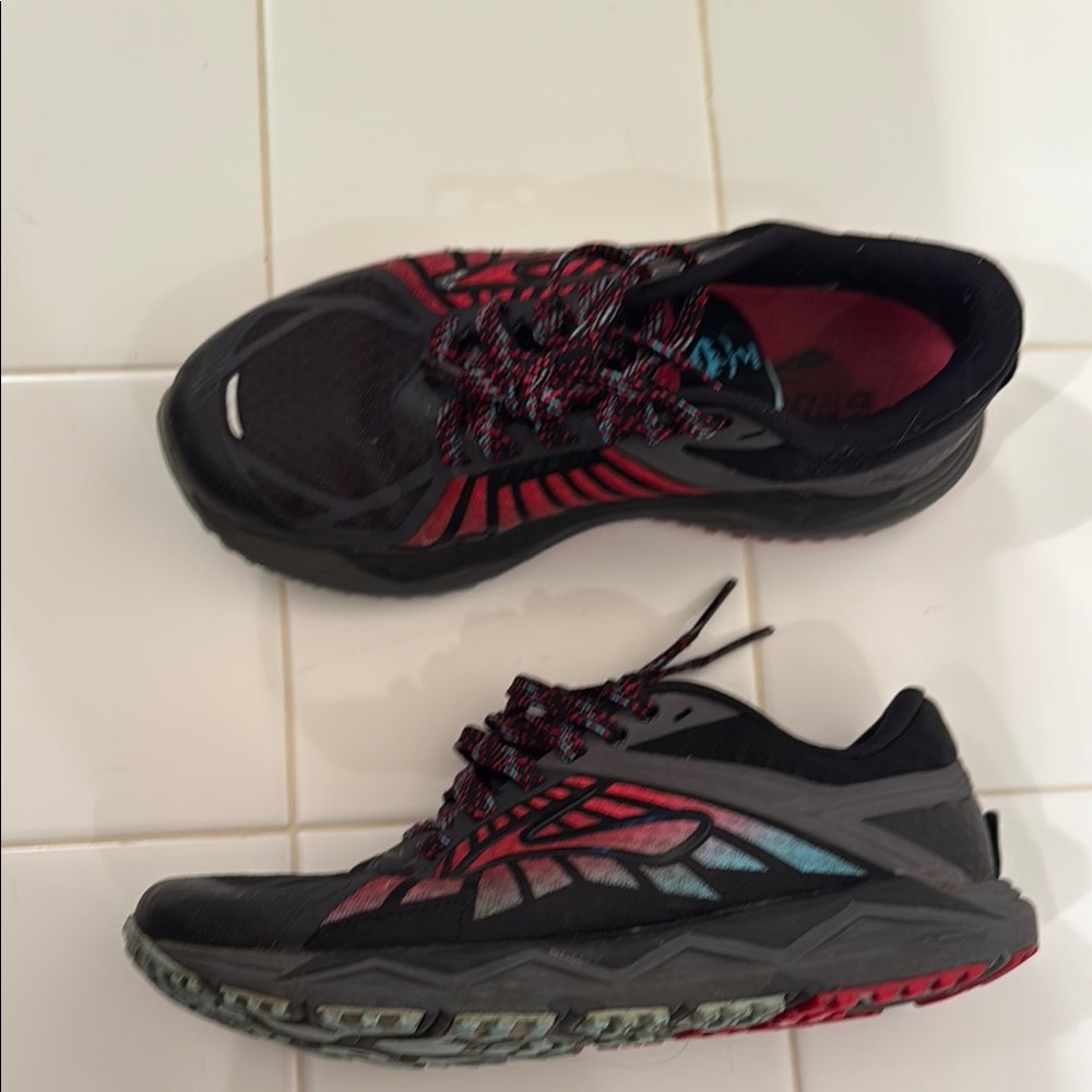 Brooks CALDERA Black and Pink Trail Running Shoes - size 6
